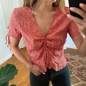 Romantic Floral Fluttery Cinch-Front Blouse H&M - AK